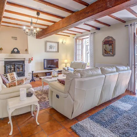 Holiday home 4 Bedroom Lovely In Douzillac