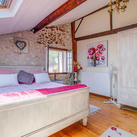 4 Bedroom Lovely In Holiday home